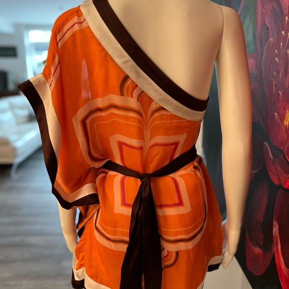 BEBE top, orange in design, size xs, LIKE NEW - Picture 5 of 11